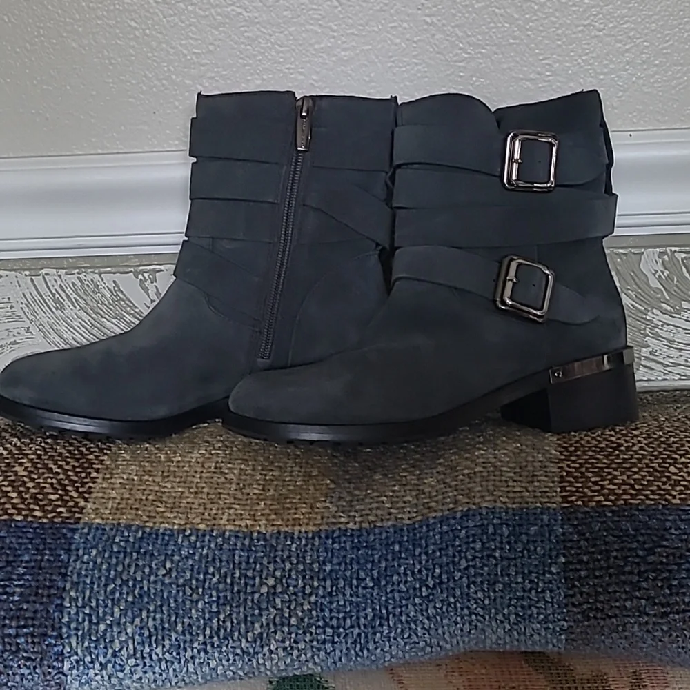 Vince Camuto Webey Ankle Boots Sz 6